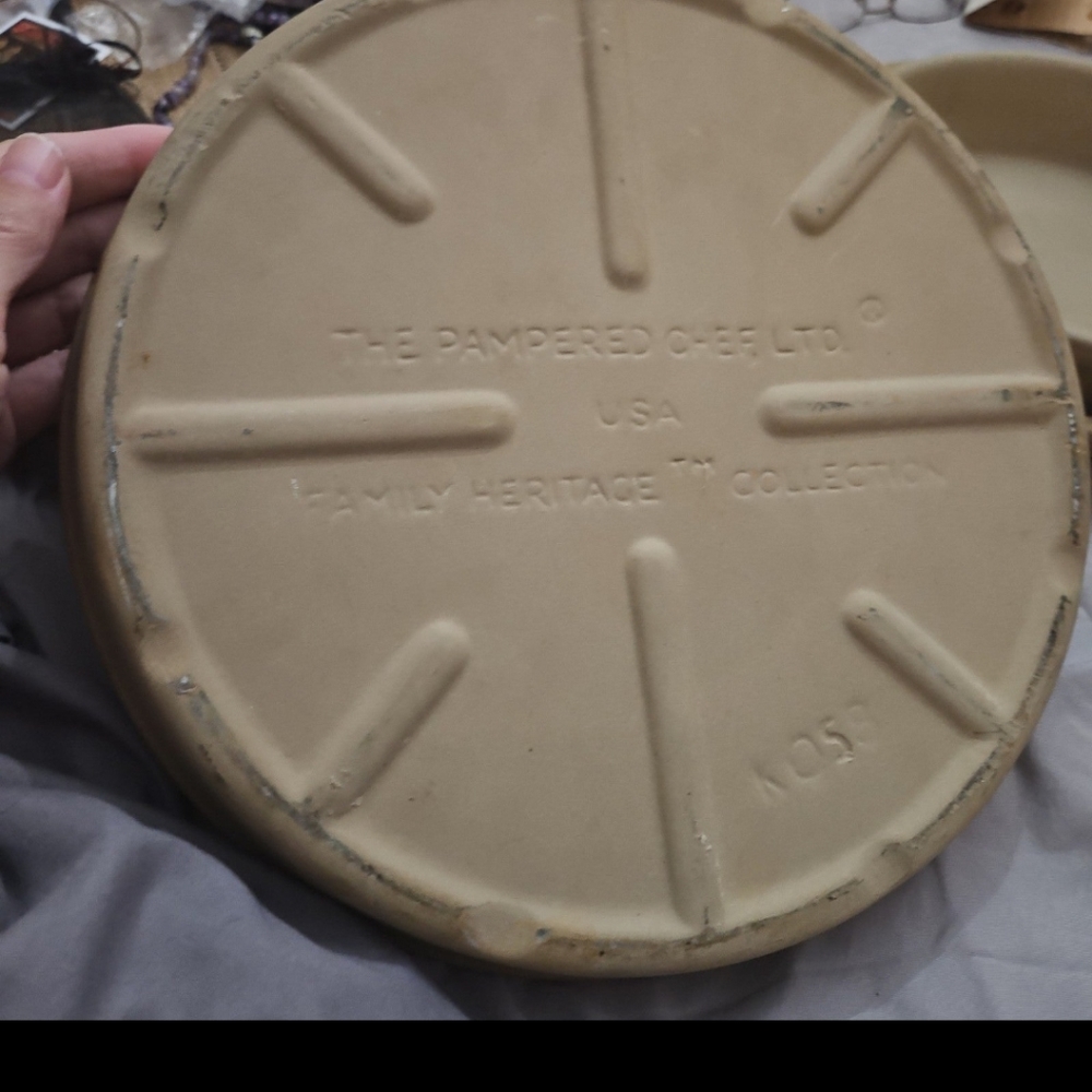 XL 1980s Family Heritage Pampered Chef Neutral Stoneware 1 of 3 listed